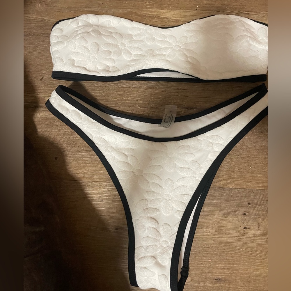 White bikini size small, quilted looking jersey flower print